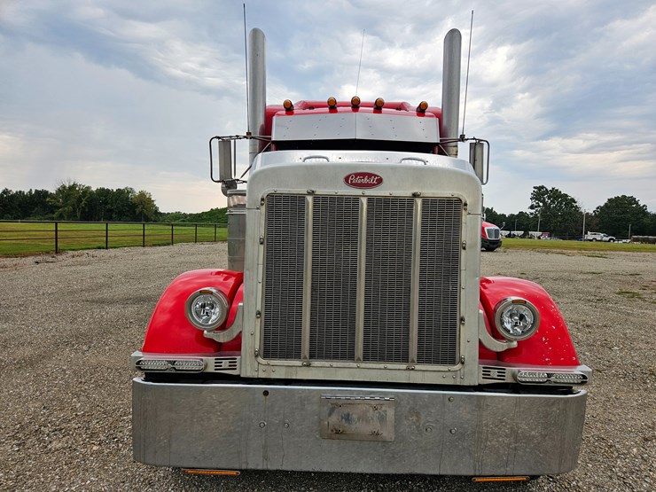 2003-peterbilt-379-image-35