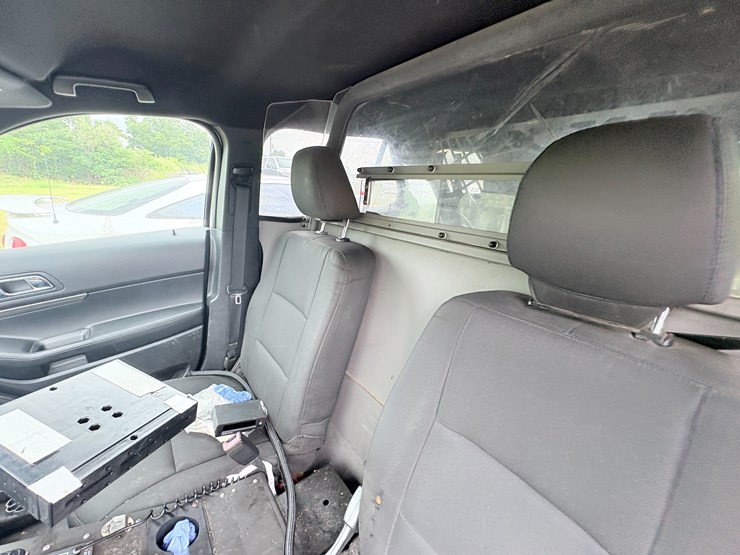 2018-ford-explorer-image-32