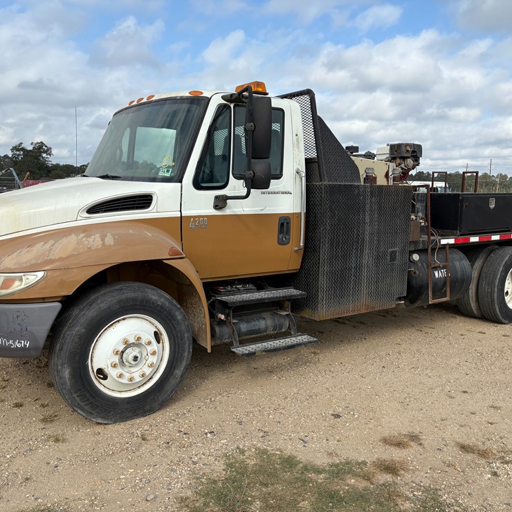 2005 INTERNATIONAL DURASTAR 4200