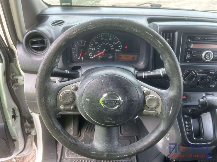 2014-nissan-nv200-image-11
