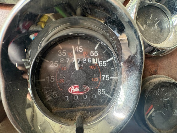 2005-peterbilt-379-image-92