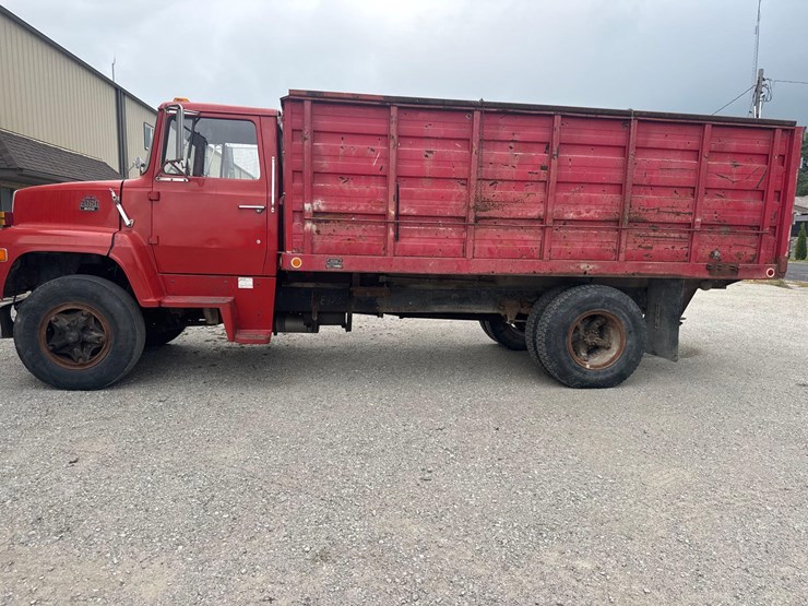 1979-ford-f800-image-2