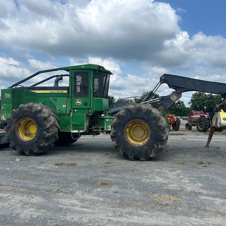 DEERE 748L