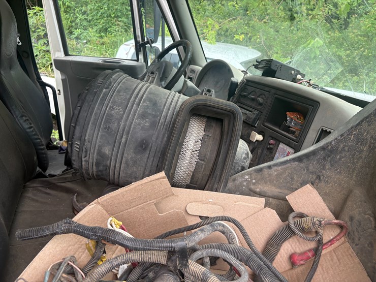 2009-international-durastar-4300-image-16