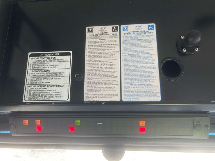 2014-gillig-low-floor-image-21