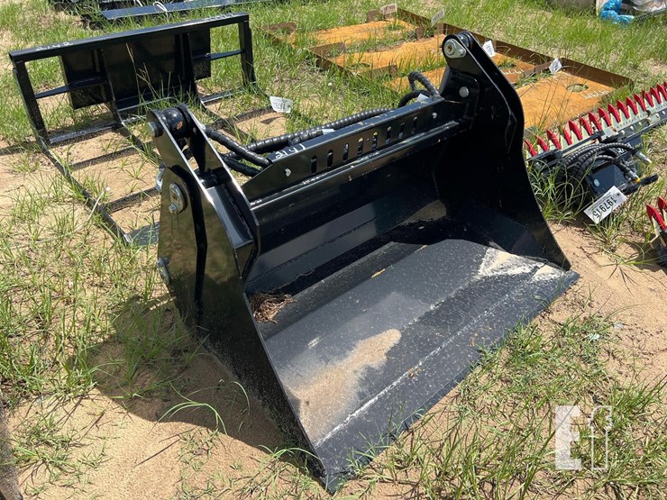 unused-future-mini-skid-steer-hyd-4in1-bucket-image-2