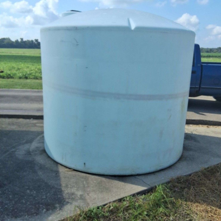2500 Gallon Poly Tank, liquid fertilizer, and water only