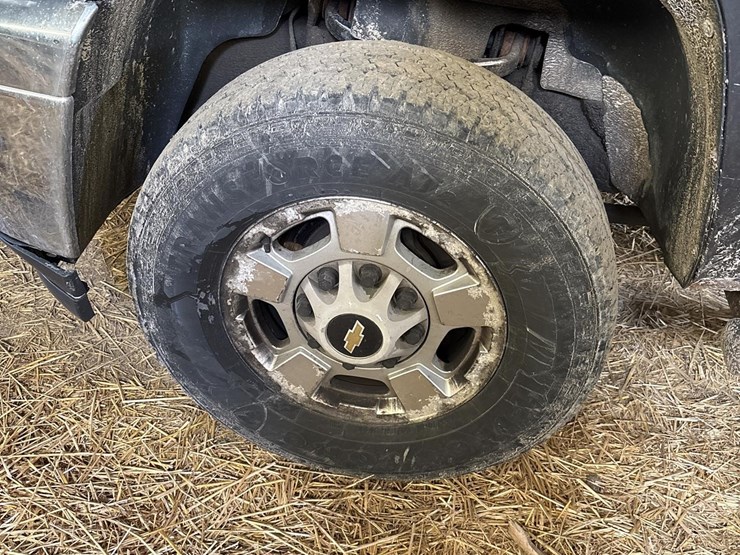 2011-chevrolet-2500-image-12