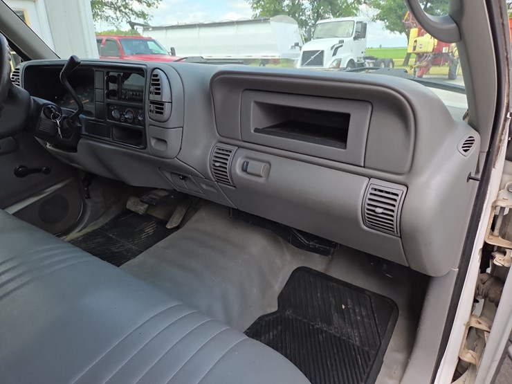 2000-gmc-3500hd-image-9