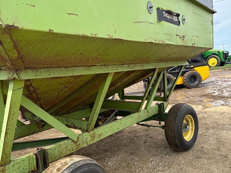 parker-200bu-gravity-wagon-image-5
