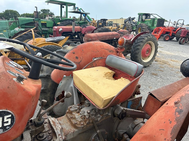 massey-ferguson-135-image-8