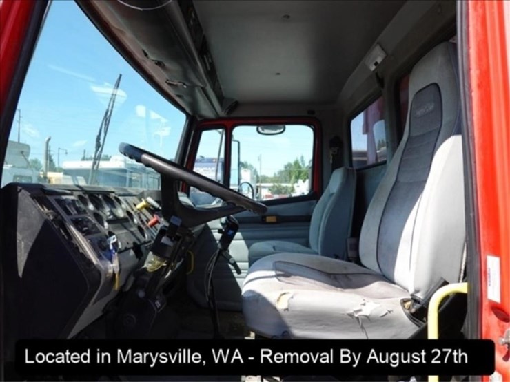 2000-freightliner-fl80-image-16