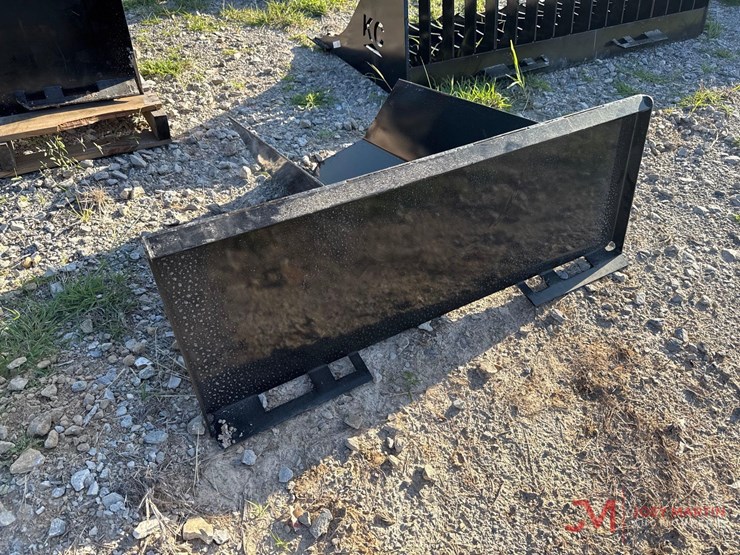 tree-spade-bucket-skid-steer-attachment-image-2