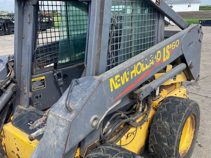 new-holland-l160-image-10