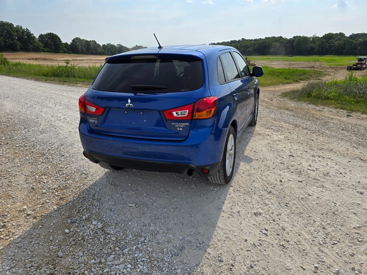 2015-mitsubishi-outlander-image-23