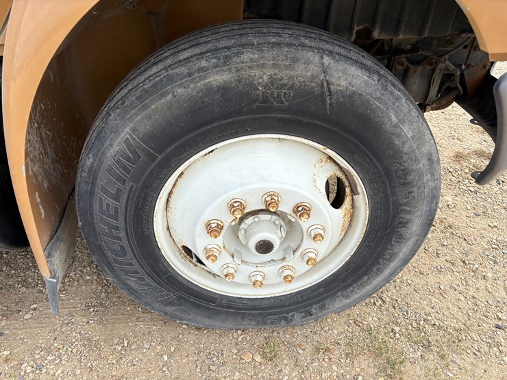 2005-international-durastar-4200-image-21