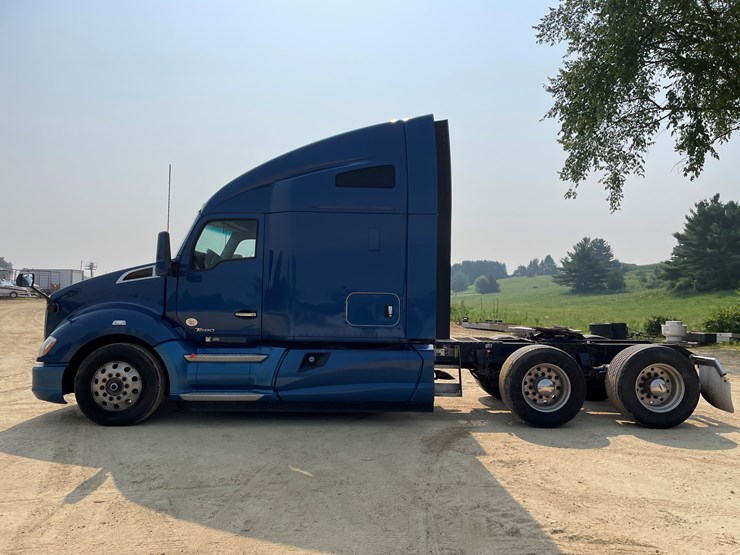 2016-kenworth-t680-image-8