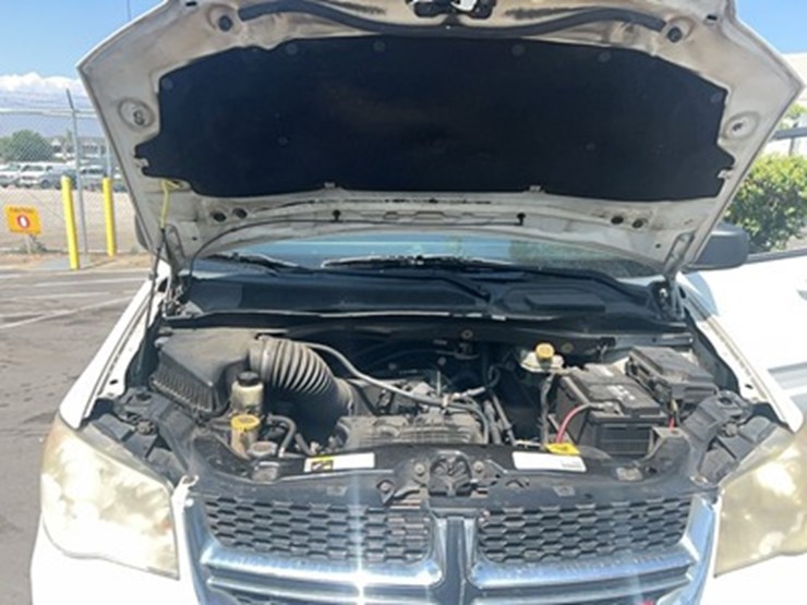 lot#--2014-eldor-grand-caravan-handicap-van-image-8