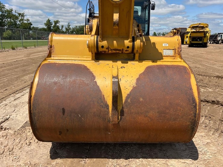 2020-caterpillar-336-image-10