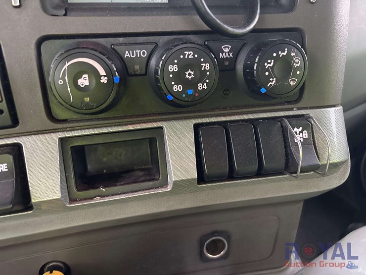 2016-kenworth-t880-image-19