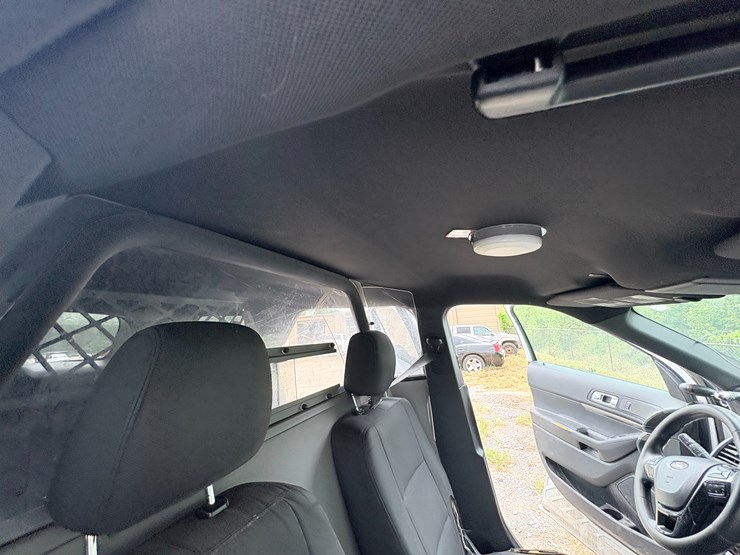2018-ford-explorer-image-21