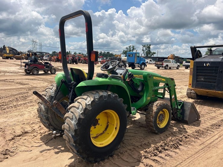 john-deere-3032e-image-4