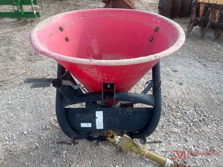 350-lb-capacity-fertilizer-spreader-and-seeder-image-2