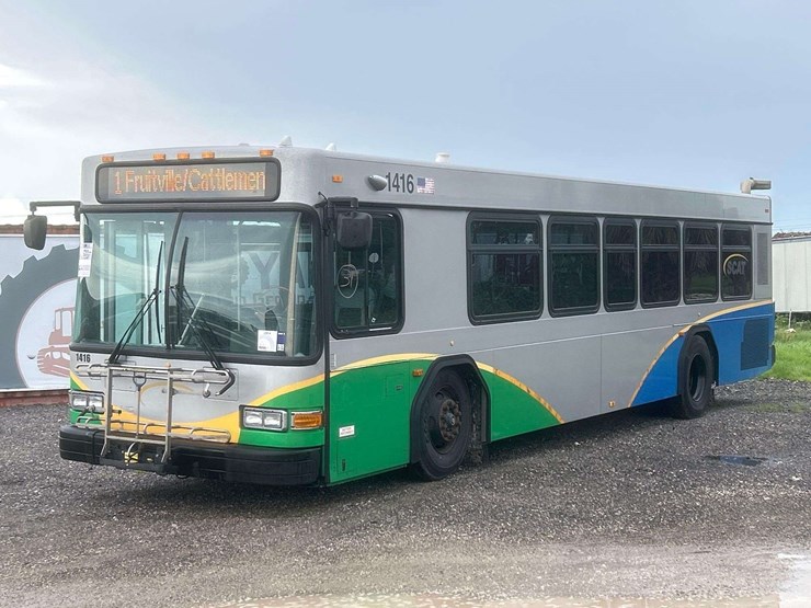 2014-gillig-low-floor-image-1