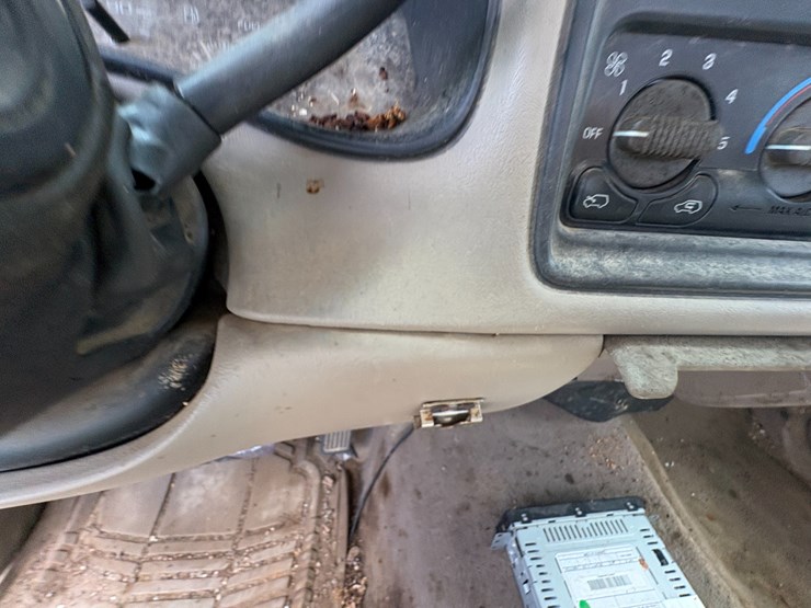 2002-chevrolet-1500-image-35