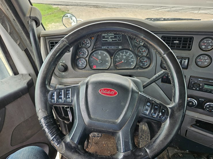 2014-peterbilt-579-image-29