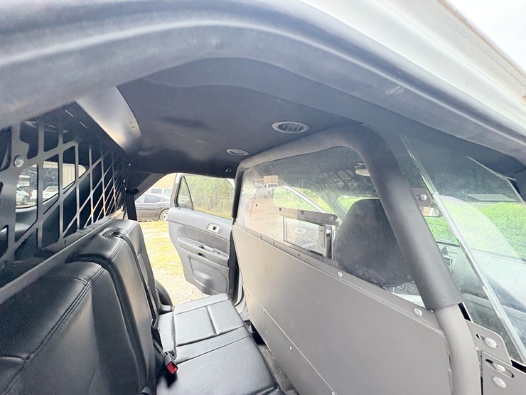 2018-ford-explorer-image-26