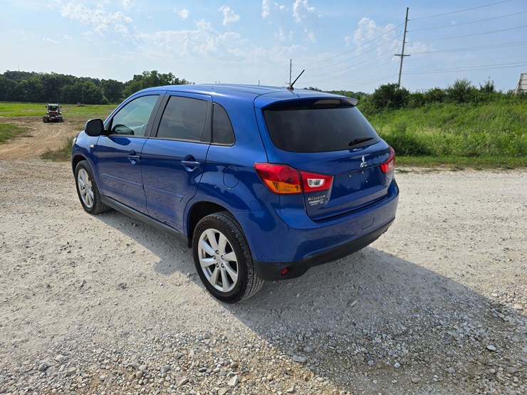 2015-mitsubishi-outlander-image-15