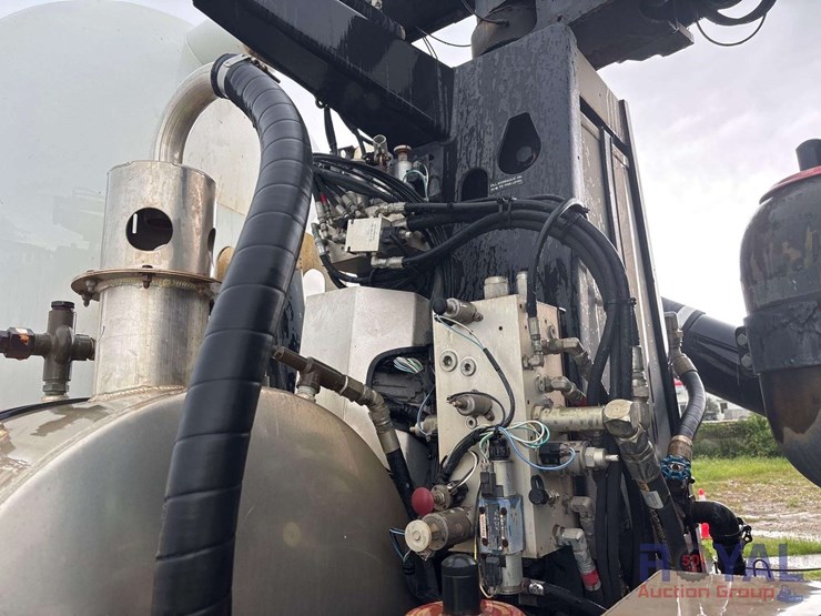 2016-kenworth-t880-image-33