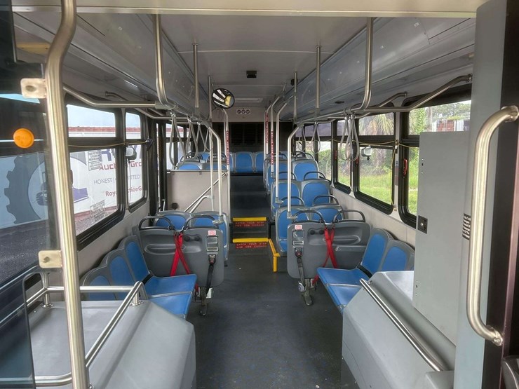 2014-gillig-low-floor-image-22
