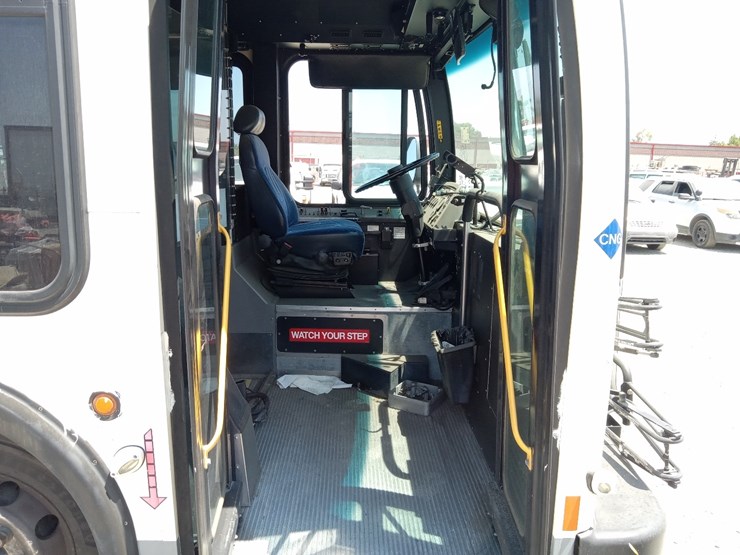 lot#---2007-new-flyer-c40lfr-transit-bus-image-5
