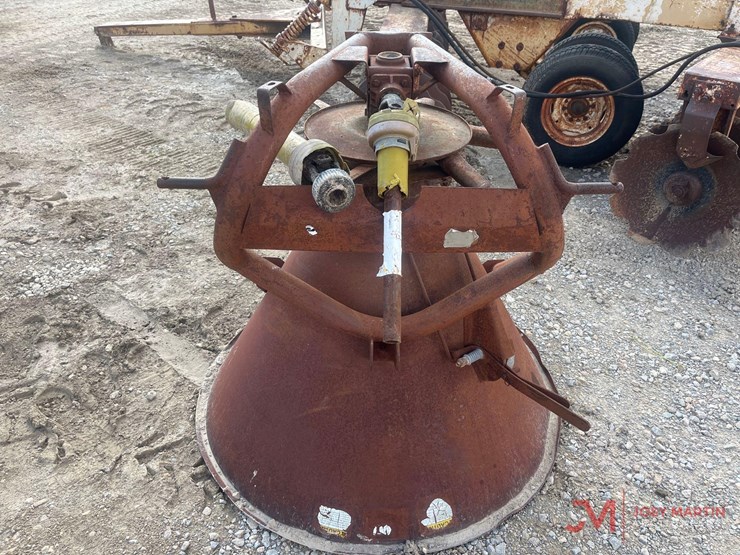 850-lb-capacity-fertilizer-spreader-and-seeder-image-2