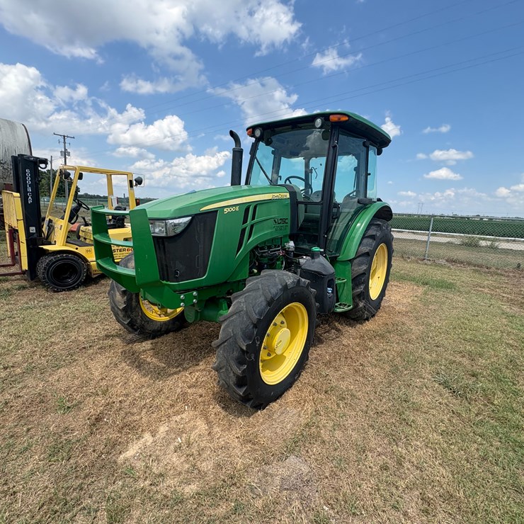 JOHN DEERE 5100E