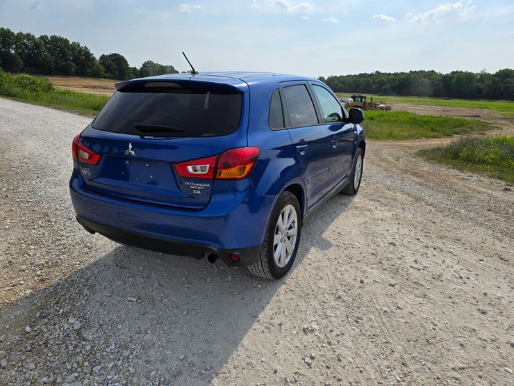 2015-mitsubishi-outlander-image-24