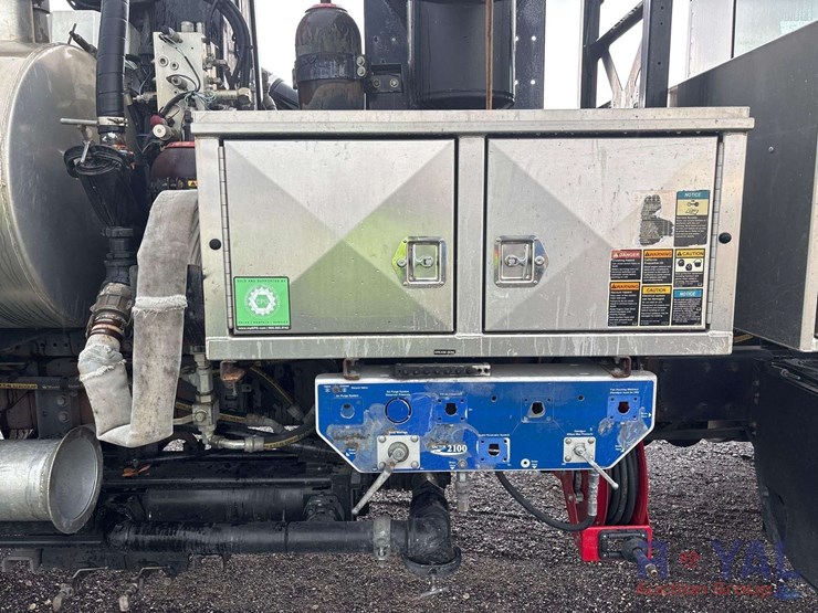 2016-kenworth-t880-image-28