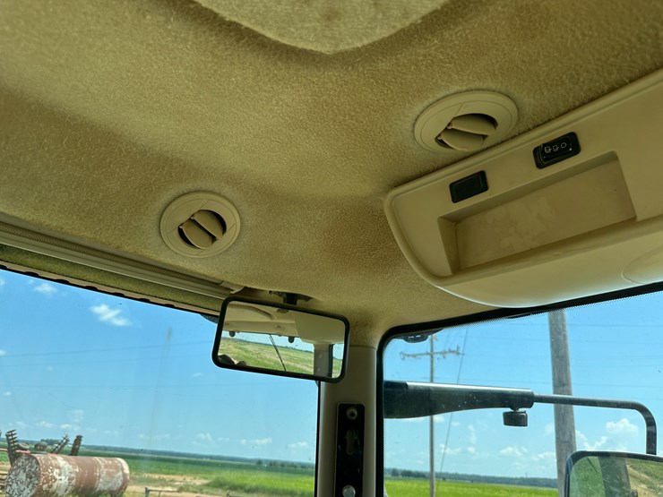 2014-john-deere-8285r-image-65