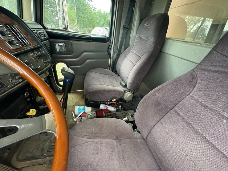 2005-peterbilt-379-image-80