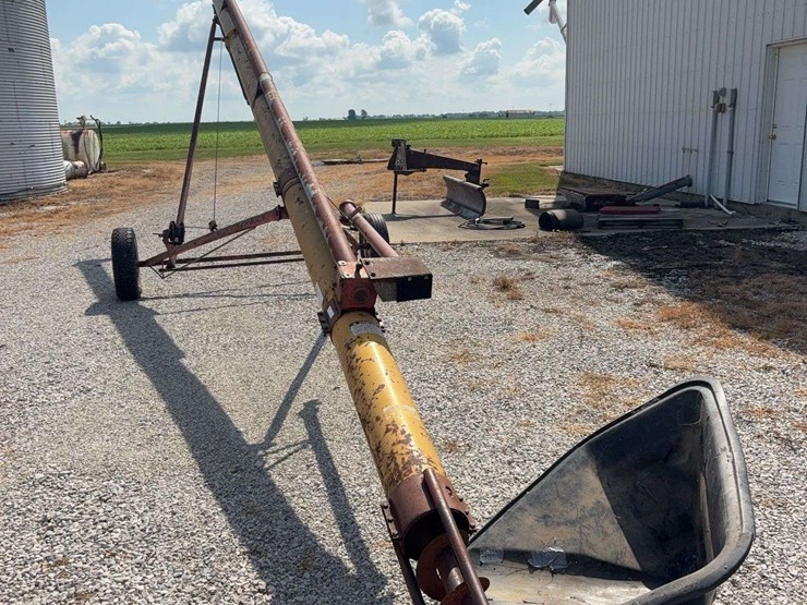 8x35-mayrath-unloading-auger-with-plastic-auger-hopper-image-1
