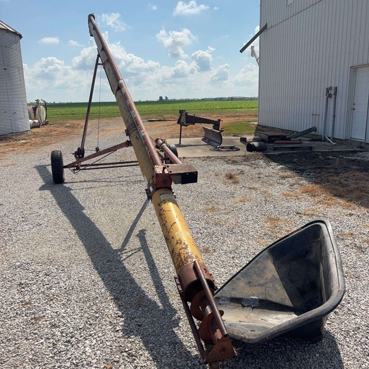 8x35 Mayrath Unloading Auger with plastic auger hopper