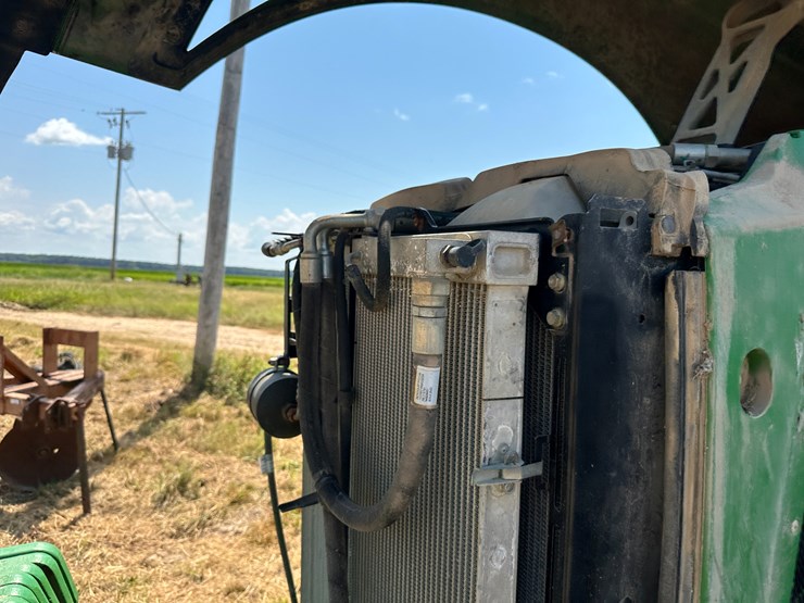2014-john-deere-8285r-image-47