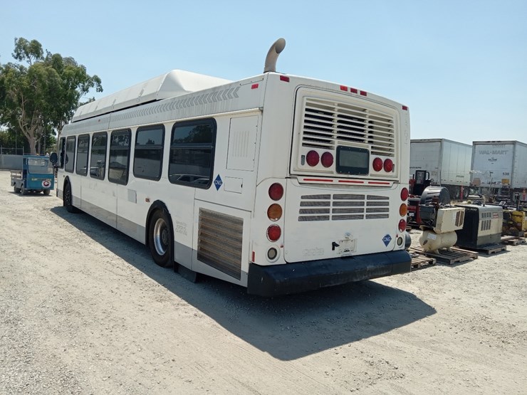 lot#---2007-new-flyer-c40lfr-transit-bus-image-3