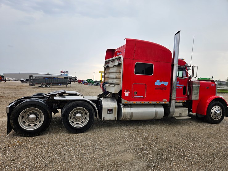2003-peterbilt-379-image-24
