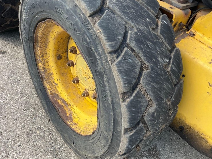 new-holland-l160-image-8
