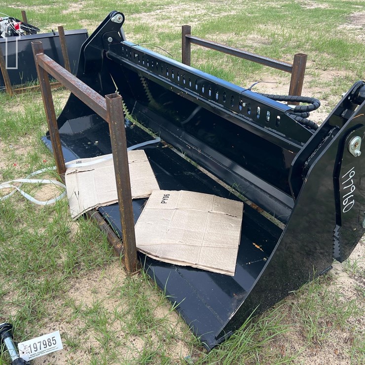 UNUSED FUTURE SKID STEER 4IN1 COMBO BUCKET
