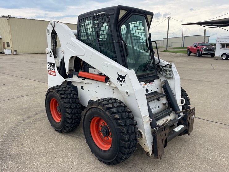 bobcat-s250-image-2