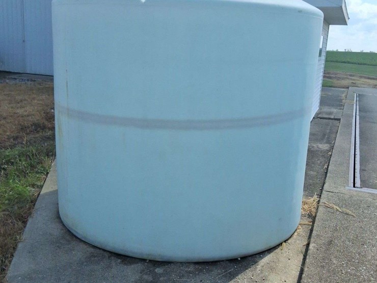 2500-gallon-poly-tank,-liquid-fertilizer,-and-water-only-image-4